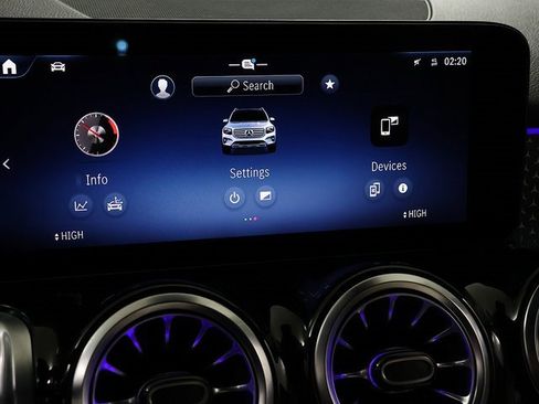 Certified 2025 Mercedes-Benz GLB 250 4MATIC image 19