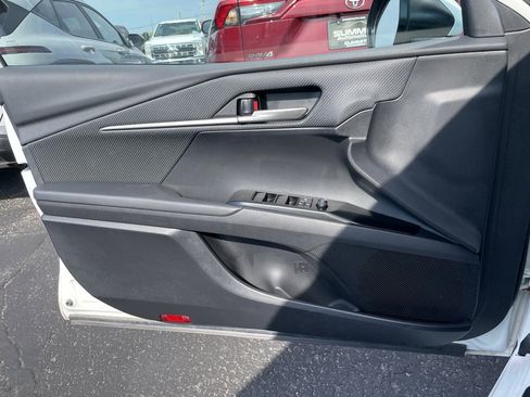 Used 2025 Toyota Camry SE image 48