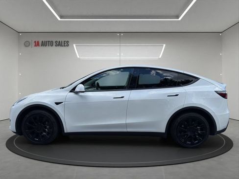 Used 2020 Tesla Model Y Long Range AWD/4WD image 2