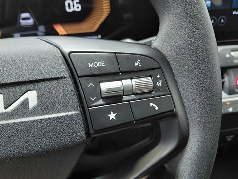 Used 2025 Kia K4 FWD image 35