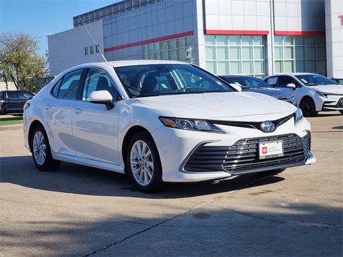 Used 2024 Toyota Camry LE image 2