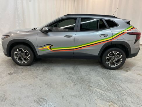 Used 2024 Chevrolet Trax LT w/ Driver Confidence Package image 2