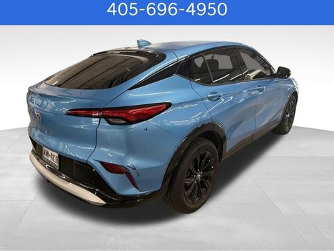Used 2025 Buick Envista Sport Touring w/ Convenience II Package FWD image 3