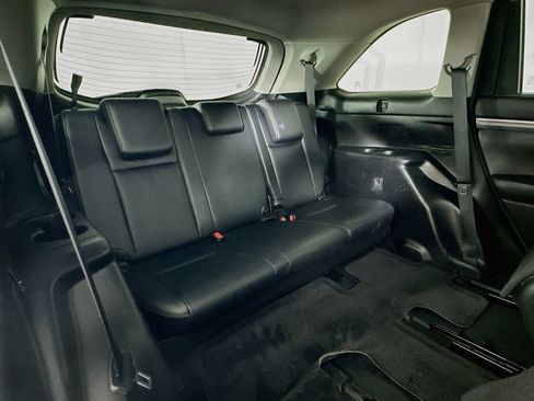 Used 2018 Toyota Highlander Limited FWD image 32