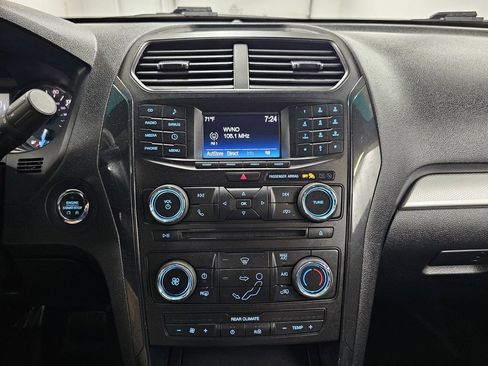 Used 2016 Ford Explorer XLT AWD/4WD image 16