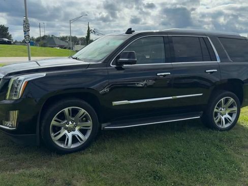 Used 2016 Cadillac Escalade Luxury AWD/4WD image 3