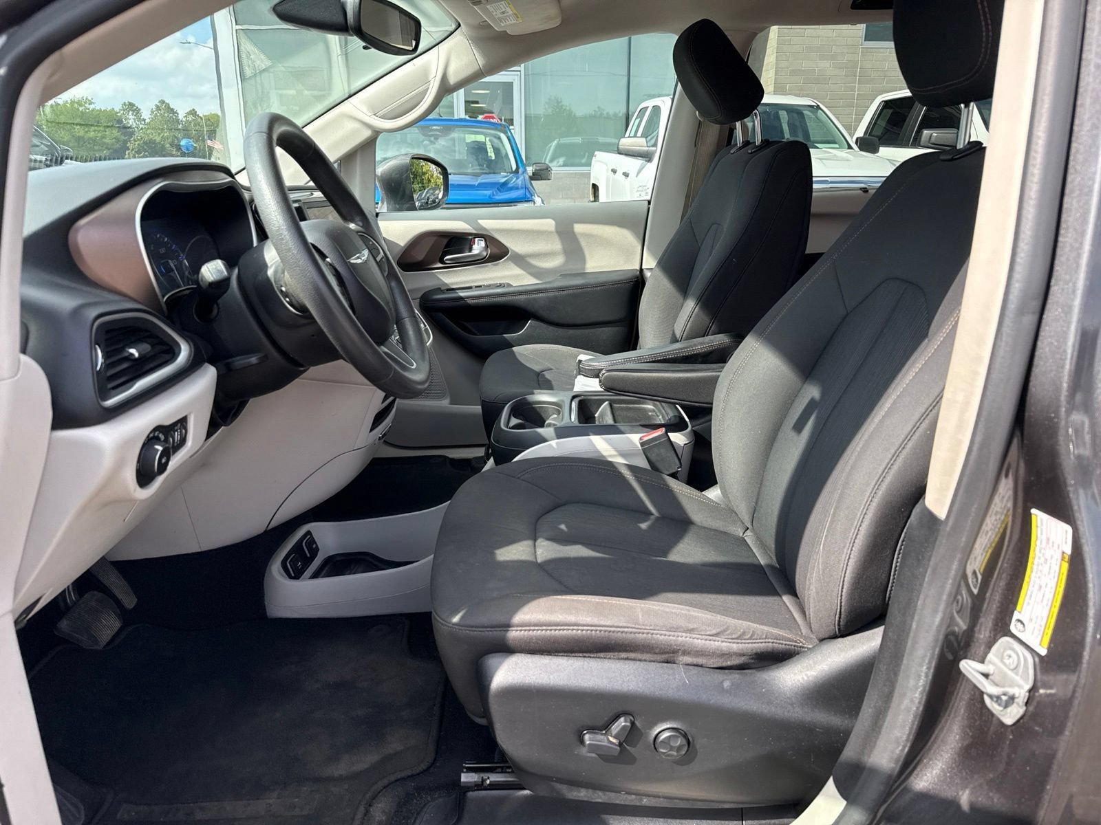 Used 2018 Chrysler Pacifica Touring Plus w/ Tire & Wheel Group FWD image 14