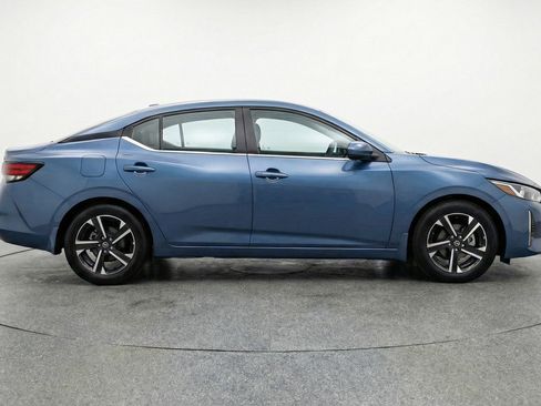Used 2025 Nissan Sentra SV image 11