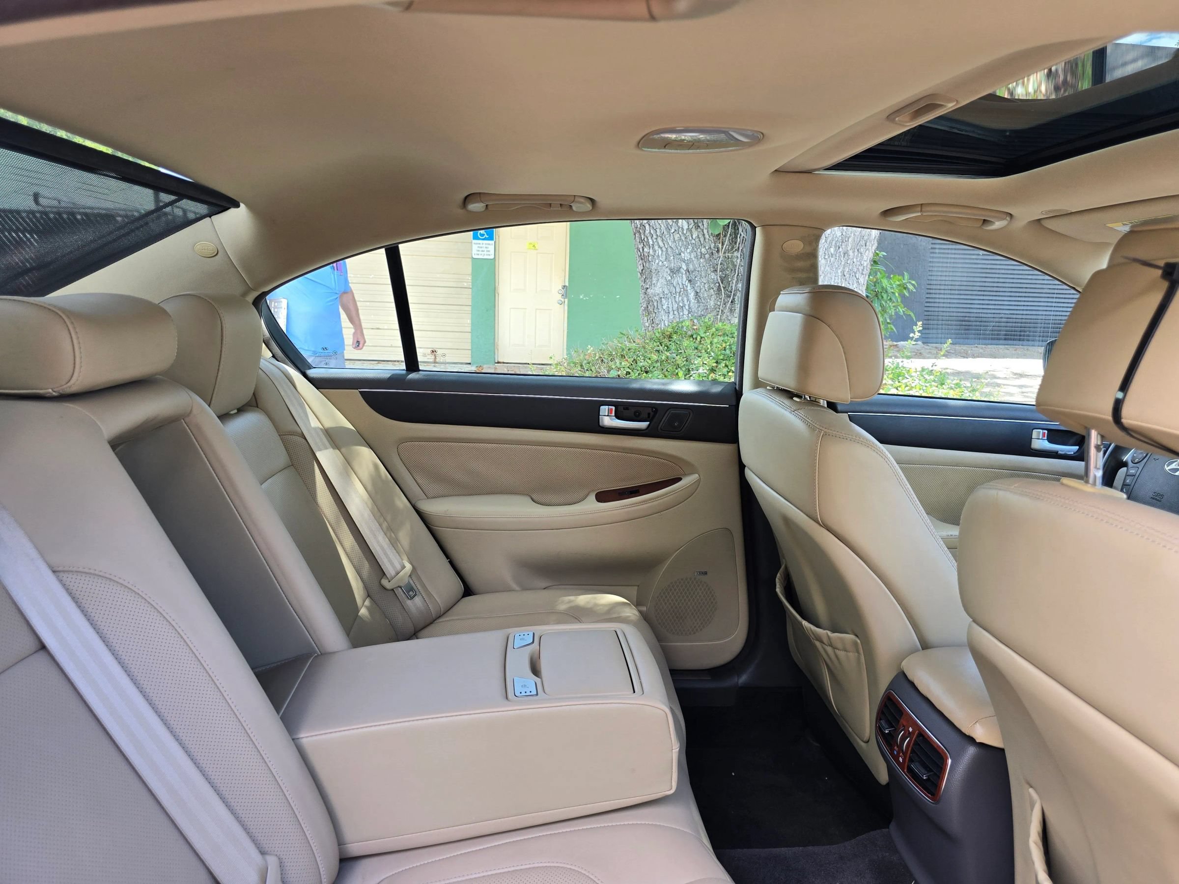 Used 2013 Hyundai Genesis 3.8 w/ Technology Pkg RWD image 25