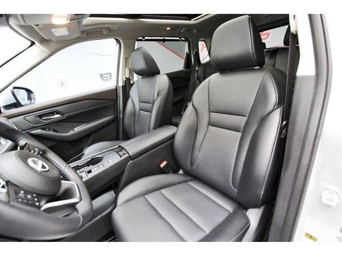 Used 2023 Nissan Rogue SV w/ SV Premium B Package image 27