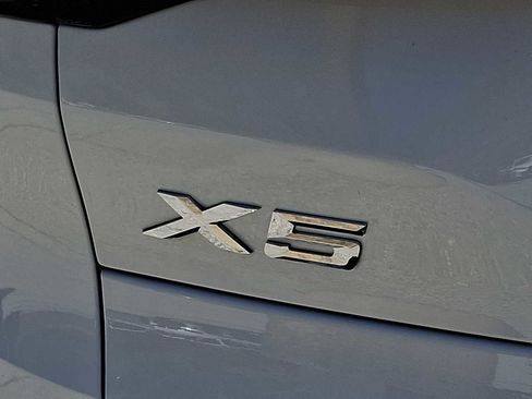 Used 2025 BMW X5 xDrive50e AWD/4WD image 33