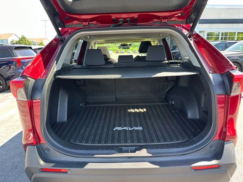 Used 2022 Toyota RAV4 XLE w/ Convenience Package AWD/4WD image 10