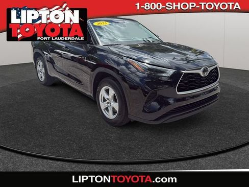 Used 2023 Toyota Highlander L FWD image 1