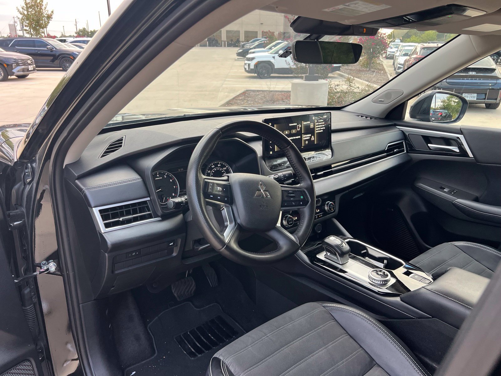 Used 2025 Mitsubishi Outlander SE FWD image 24