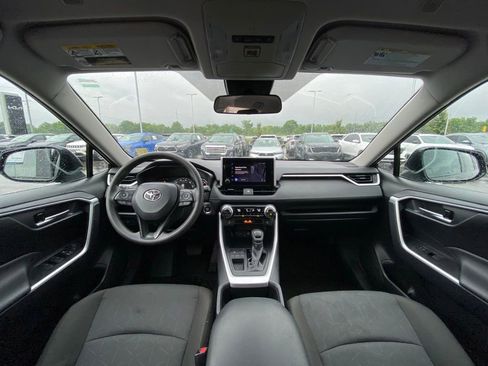Used 2025 Toyota RAV4 XLE FWD image 22