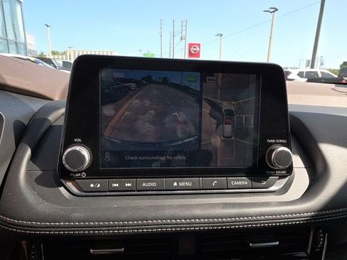 Used 2023 Nissan Rogue SL FWD image 20