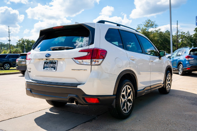 Used 2020 Subaru Forester Premium AWD/4WD image 18