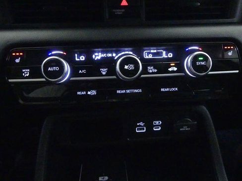 Used 2023 Honda Pilot Touring image 14