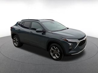 Used 2025 Chevrolet Trax LT w/ LT Convenience Package FWD video 2