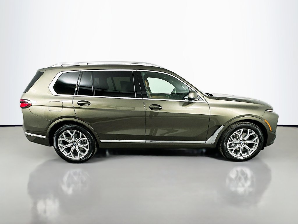 Used 2026 BMW X7 xDrive40i w/ Premium Package AWD/4WD image 4