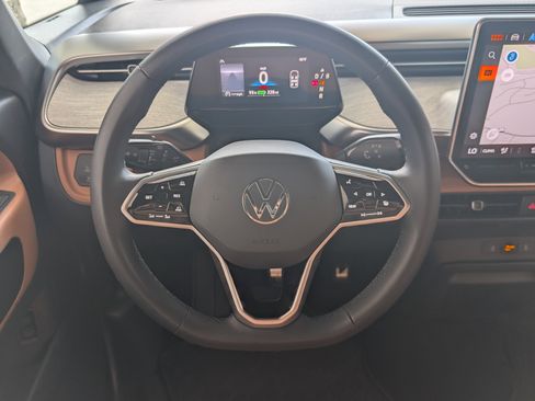 Used 2025 Volkswagen ID. Buzz Pro S Plus RWD image 24