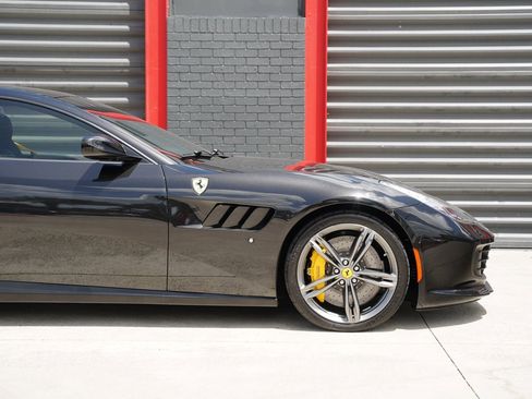Used 2017 Ferrari GTC4Lusso AWD/4WD image 3