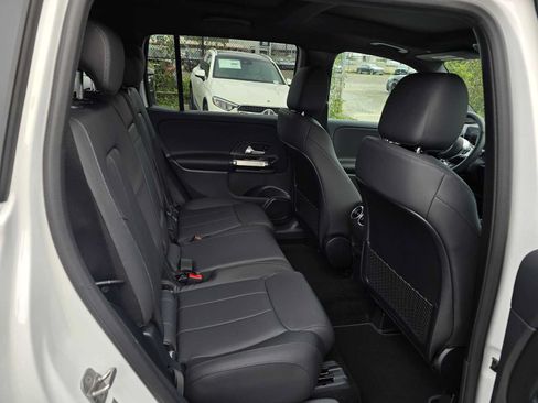 Used 2026 Mercedes-Benz GLB 250 4MATIC image 14