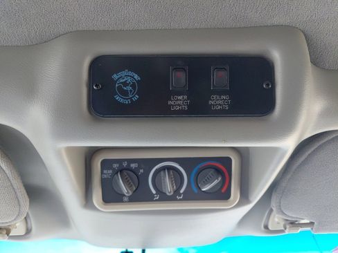 Used 2005 GMC Savana 1500 AWD w/ Preferred Equipment Group image 24