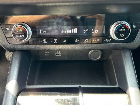 Used 2023 Mitsubishi Outlander SE image 31