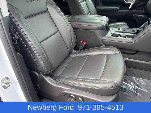 Used 2025 GMC Sierra 3500 Denali w/ Denali Reserve Package AWD/4WD image 36