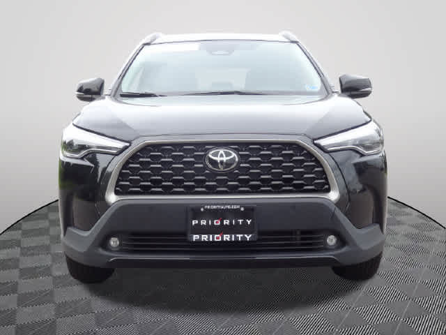 Certified 2025 Toyota Corolla Cross XLE FWD image 5