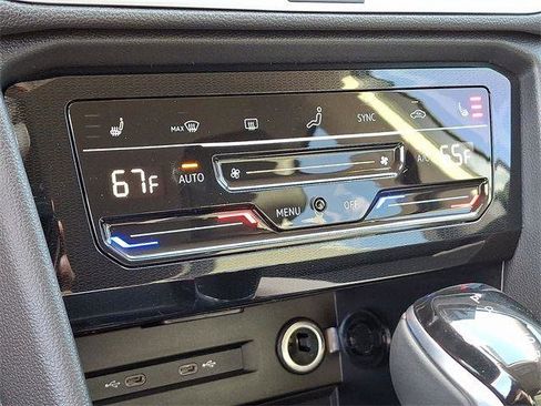 New 2025 Volkswagen Taos SE image 12