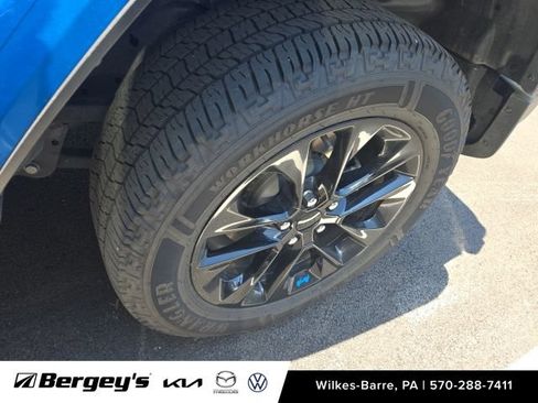 Used 2022 Jeep Wrangler Unlimited Sahara w/ Cold Weather Group AWD/4WD image 6