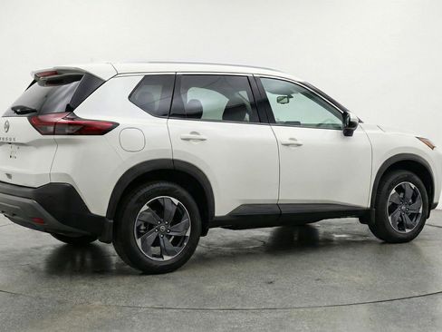 Used 2025 Nissan Rogue SV FWD image 9
