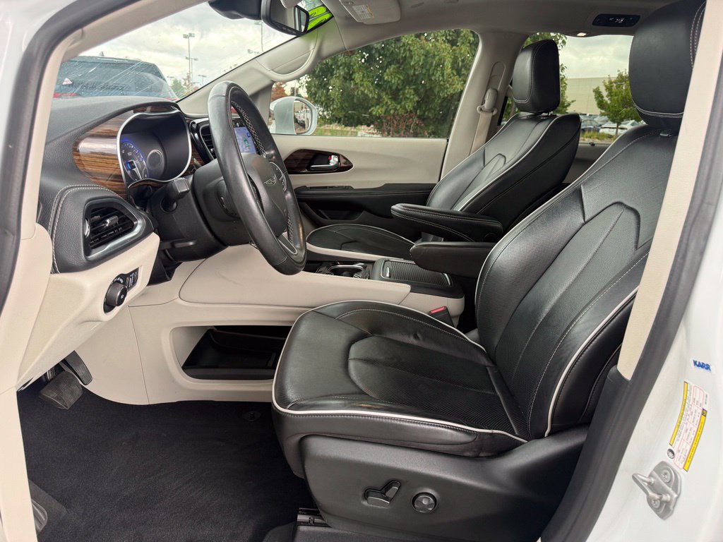Used 2022 Chrysler Pacifica Limited FWD image 11