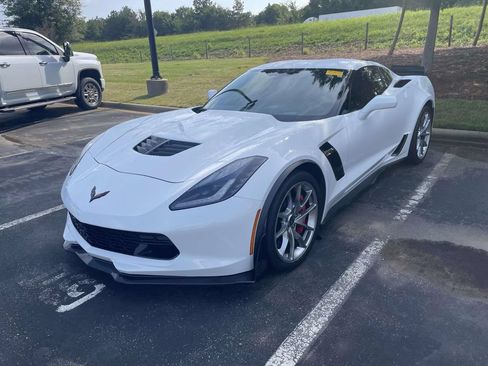 Used 2015 Chevrolet Corvette Z06 w/ 3LZ Preferred Equipment Group RWD image 3