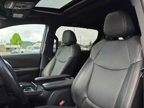 Used 2022 Toyota Sienna XSE w/ XSE Plus Package FWD image 25