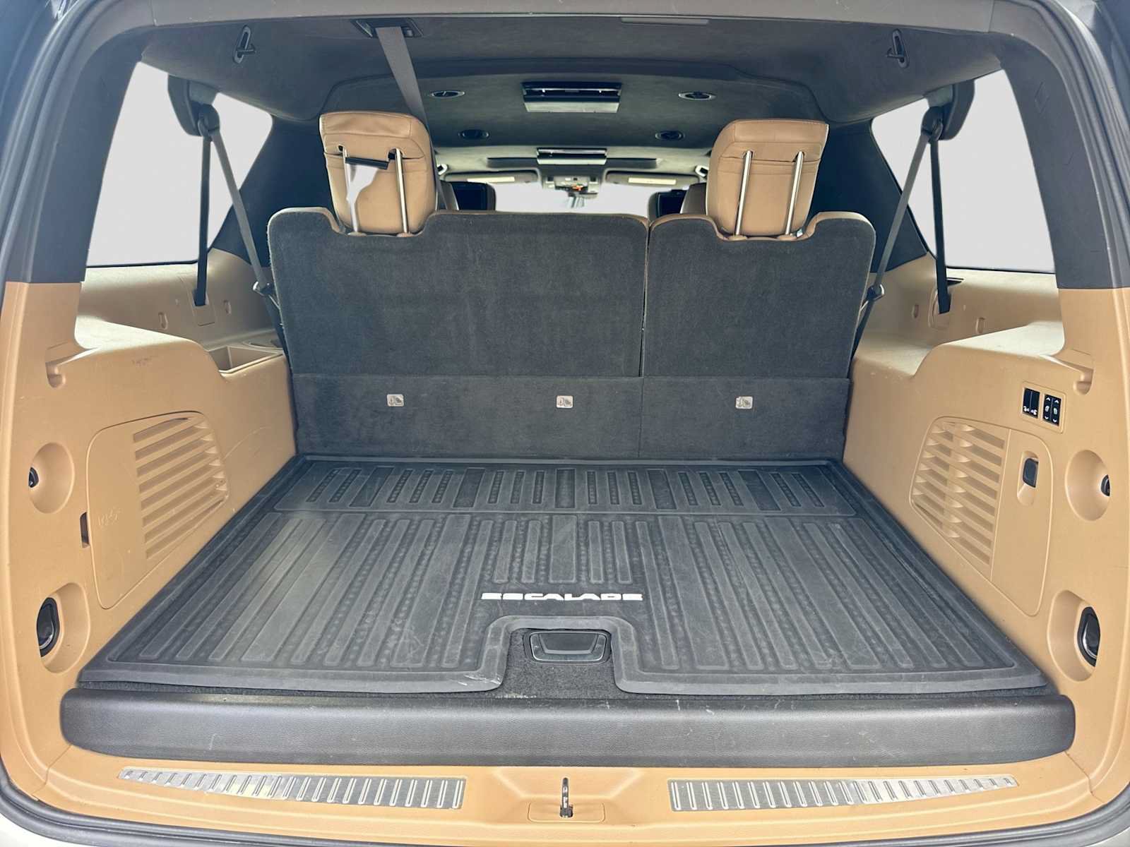 Used 2018 Cadillac Escalade ESV Platinum AWD/4WD image 33