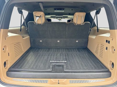 Used 2018 Cadillac Escalade ESV Platinum AWD/4WD image 33