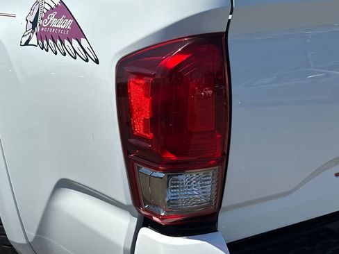 Used 2017 Toyota Tacoma TRD Sport AWD/4WD image 20