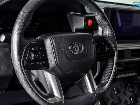 Used 2025 Toyota Tacoma TRD Off-Road image 15