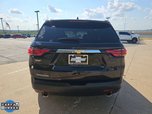 Used 2023 Chevrolet Traverse LS w/ Safety Package FWD image 5