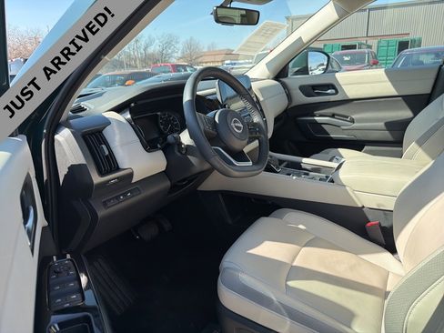 Certified 2024 Nissan Pathfinder SL image 11