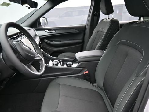 New 2026 Jeep Grand Cherokee L 4WD image 10