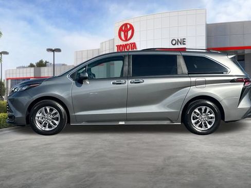 Certified 2026 Toyota Sienna XLE FWD image 9