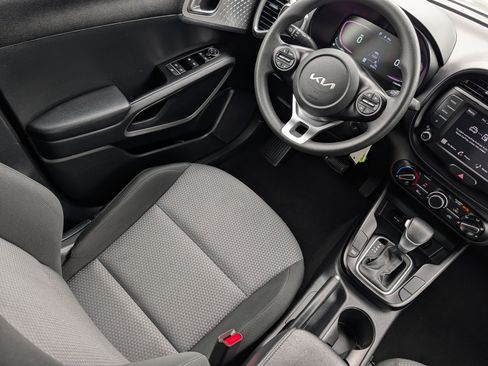 Certified 2023 Kia Soul LX w/ Option Group 015 FWD image 9
