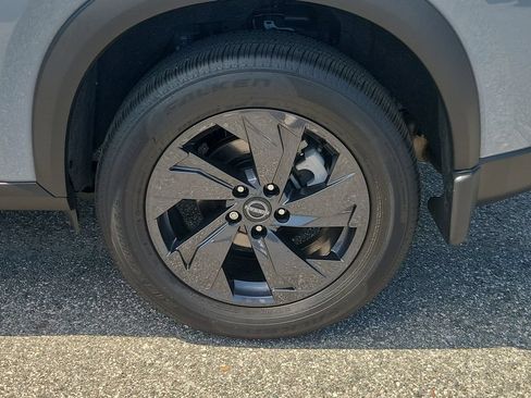 Used 2026 Nissan Rogue SV FWD image 5