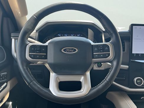 Used 2024 Ford Expedition XLT AWD/4WD image 19
