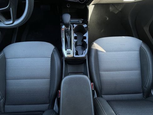 Used 2025 Chevrolet Trax LT image 19