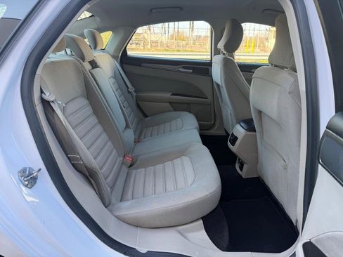 Used 2017 Ford Fusion SE image 19